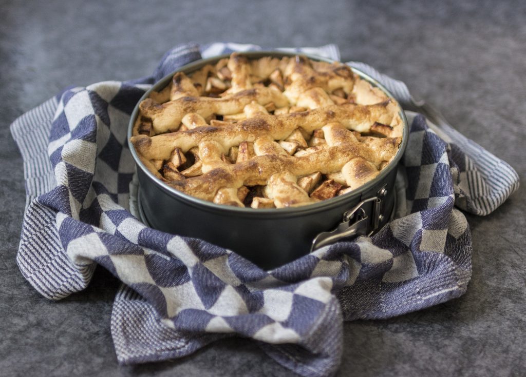 Use This American-Made Cutlery Pie Server on #ApplePieDay